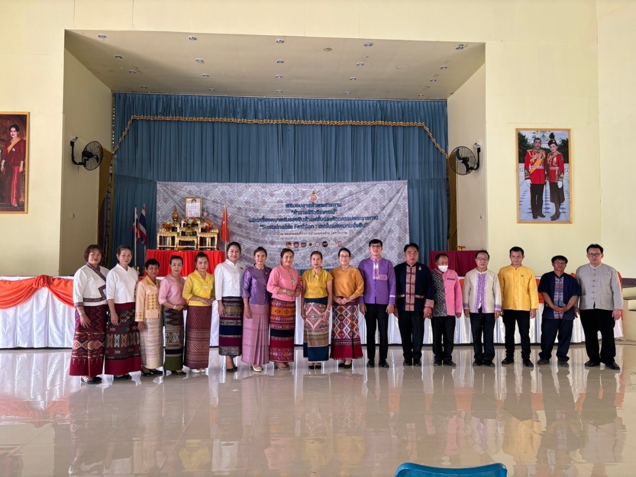 สำนักงานเกษตรอำเภอทุ่งช้าง ร่วมพิธีรับมอบผ้าลายพระราชทาน “ผ้าลายสิริวชิราภรณ์”