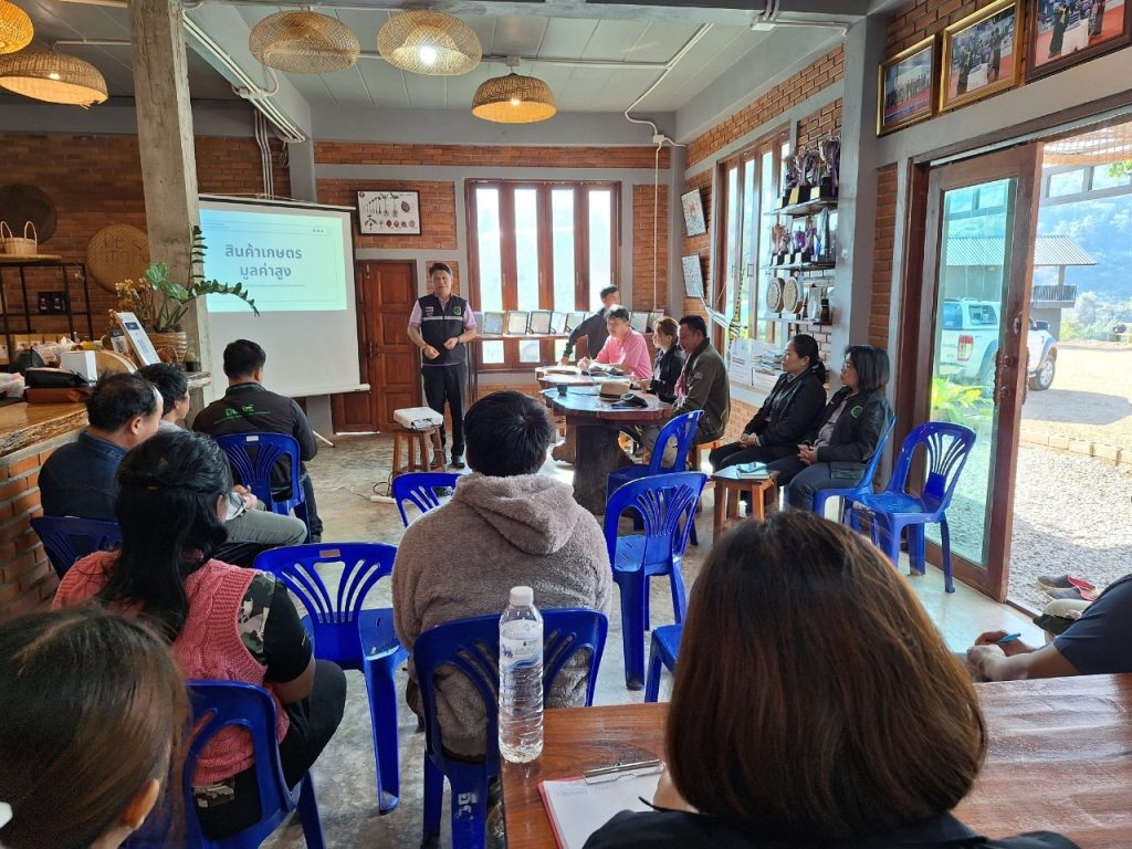 เกษตรจังหวัดน่าน พร้อมคณะ ลงพื้นที่เยี่ยมเยียนแปลงใหญ่กาแฟบ้านมณีพฤกษ์ ผลักดันสู่การเป็น 1 อำเภอ 1 สินค้าเกษตรมูลค่าสูง