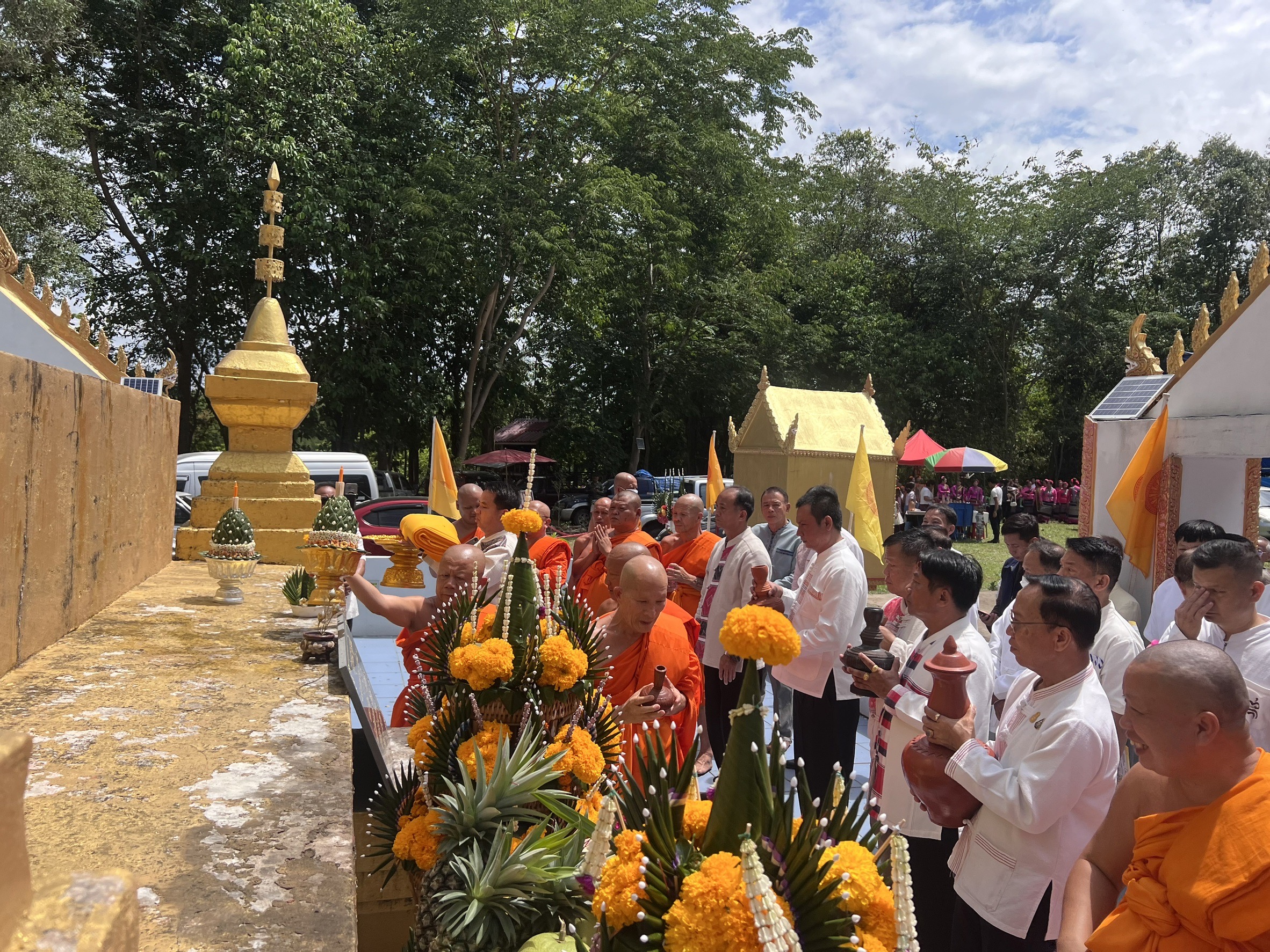 เกษตรอำเภอทุ่งช้าง ร่วมงานสรงน้ำและนมัสการพระธาตุภูเพียง อำเภอทุ่งช้าง จังหวัดน่าน