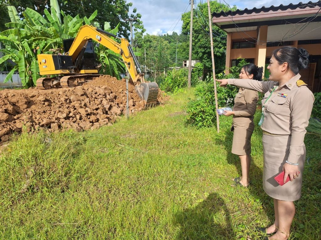 สำนักงานเกษตรอำเภอทุ่งช้าง ปรับปรุงพื้นที่น้ำขังสร้างแปลงสาธิตเพาะปลูกพืชผัก